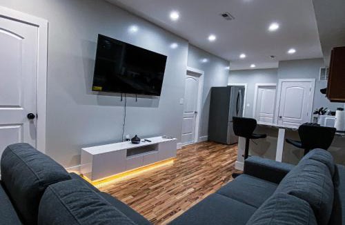 East Boston Apartment | Modern 3BR Walk to Subway 2 Min to LOGAN Airport