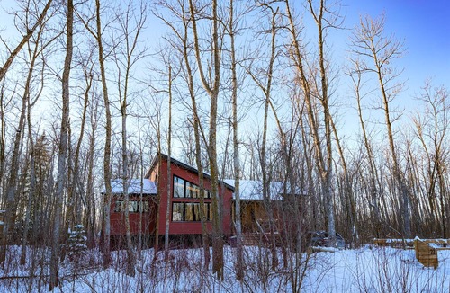 Victoria Beach Cabin | Modern Albert Beach Cabin - with Sauna