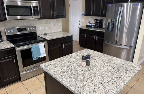 Columbus House | Modern and Spacious home 10 minutes from Fort Moore , a great place for memories
