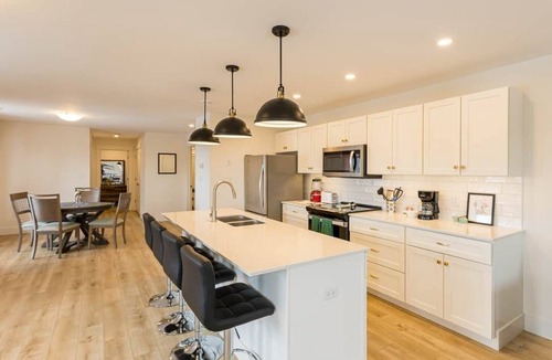 Hunter River House | Modern Condo at The Churchill