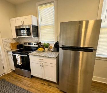 Wilmington Apartment | Modern cozy unit with King Bed