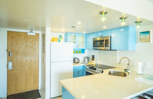 Waikiki Condo | Modern Ilikai 16th floor Harbor Studio - Surfing, Sunset & & Yacht Views!