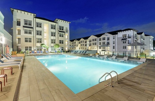 Mableton Apartment | Modern Luxury 1 b/b mini get away