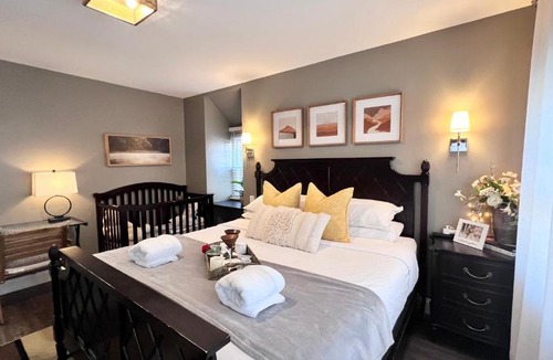 Cedar Park Apartment | Modern/Luxury 2 bdrm- KING Bed- University City
