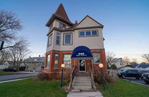 Bloomington Apartment | Modern Luxury Stay near ISU & Downtown
