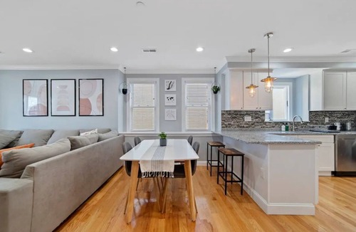 Roxbury Apartment | Modern/Luxury | Steps from Zoo & Golf Course