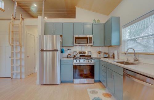 Larkspur House | Modern Mod Pod with Private Yard