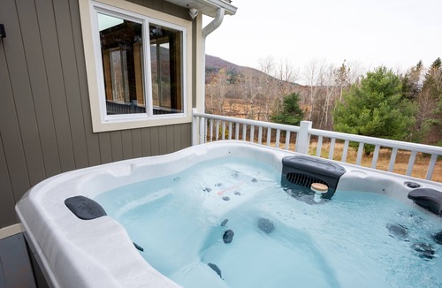 Hensonville House | Modern Mountain House 5Bd/3Ba, HotTub, 4 Season Room, 5 min from Windham Mtn