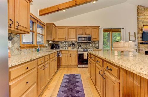 Big Canoe House | Modern Nomad - Big Canoe Access, Golf Putting Green, Pet Friendly + Ping Pong