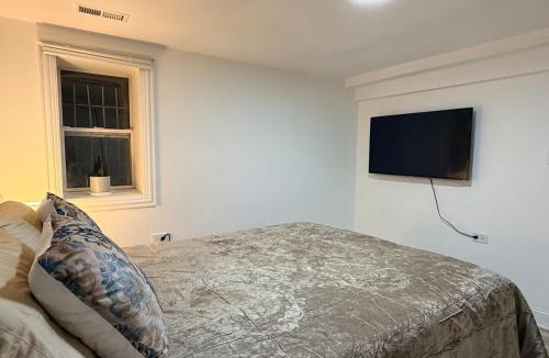 Washington Park House | Modern Oasis 4BR 2Bath Near UChicago Hyde Park