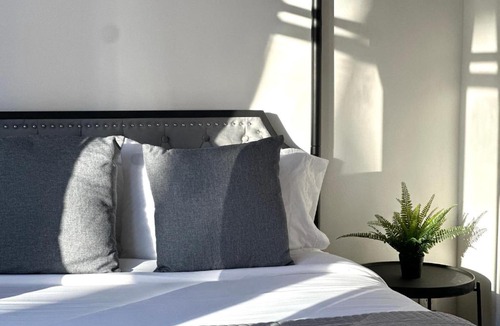 Downtown Apartment | Modern One-Bedroom with full Kitchen in Downtown Providence