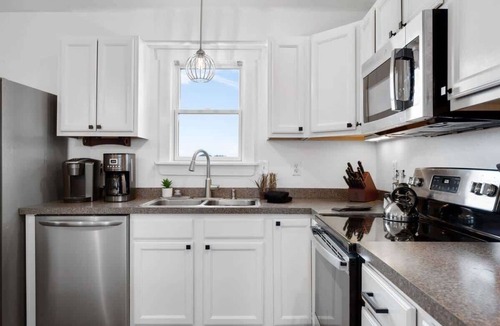 Colington House | Modern Peaceful 4 Bedroom & Hot Tub!