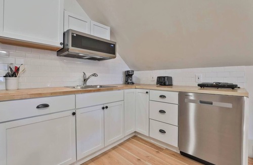 North Andover Apartment | Modern Private Near Downtown & Hgwy