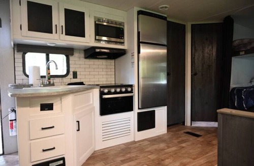 Catskill House | Modern RV Camper #2: Sleeps 6, Pet-friendly, Surrounded by Nature