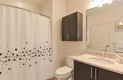 Central-Maverick Square - Paris Street Apartment | Modern Studio | Work Desk + WiFi | Minutes from Logan International | GLS
