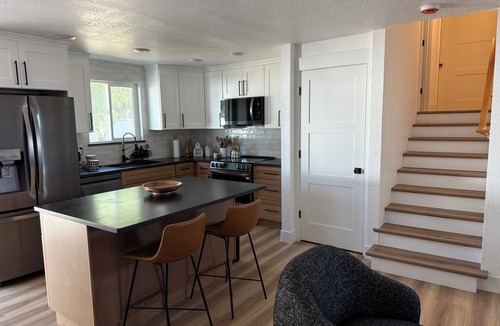 Hermiston House | Modern Upscale Hermiston Home Pet-Friendly Private Fenced Yard