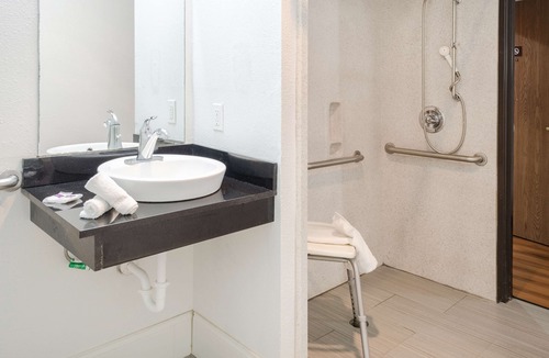 Tillmans Corner Hotel | Motel 6 Mobile, AL