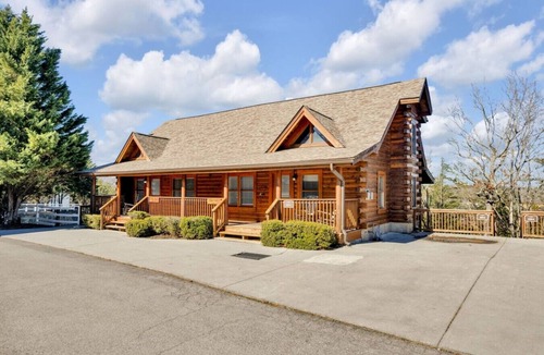 Pigeon Forge Cabin | Mountain Bliss: Resort Cabin - 5 min to Dollywood
