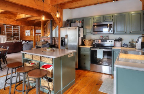 Rangeley House | Mountain Daze - ADORABLE log cabin in the Overlook