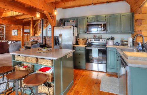 Rangeley House | Mountain Daze - ADORABLE log cabin in the Overlook