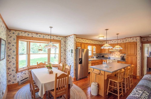 West Jefferson House | Mountain River Getaway | Steps Away from the Pristine New River | Dogs Welcome