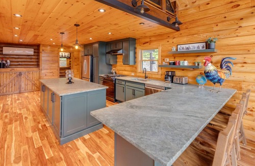 Thornton Cabin | Mountaintop Cabin with Incredible View