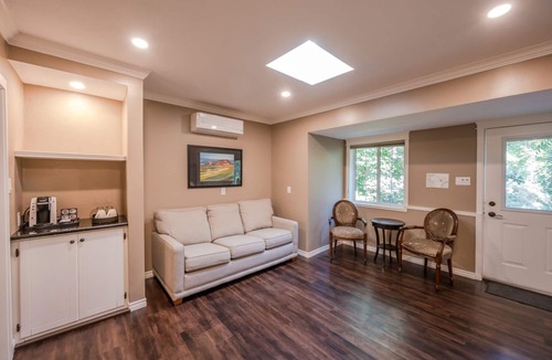 Okanagan-Similkameen Bed & Breakfast | Munson Mountain Estates