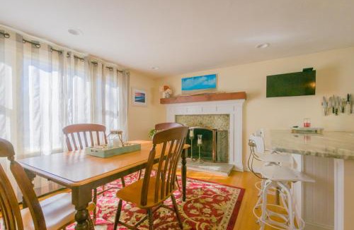 Mashpee House | Nature Lover's Pondside Getaway