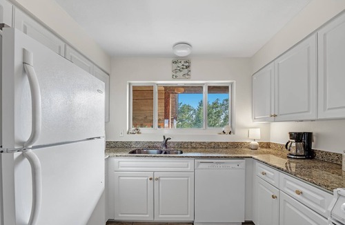 Ono Island Condo | Needle Rush Point E32 | Walk to FloraBama | 2 Pools | Boat Slips | My Beach Getaways