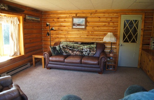 Glacier View House | Nestled in a quiet community in the Mountains near the Matanuska Glacier