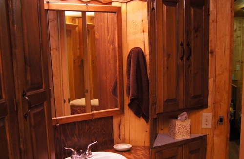 Glacier View House | Nestled in a quiet community in the Mountains near the Matanuska Glacier