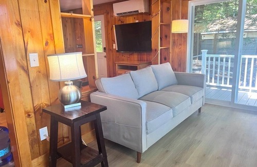 Lyman Cottage | NEW: Lakefront Cottage on Kennebunk Pond, sleeps 6