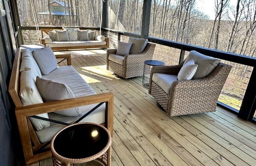 Monteagle Cabin | New Mountain Tiny Retreat with Beautiful Deck in Tennessee