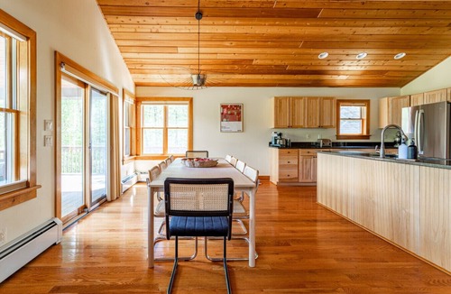Roscoe House | NEW: Multi-Generational Haven nr Roscoe
