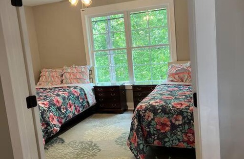 Forsyth House | NEW Riverfront 3 Bedroom Cabin NEAR Jackson Lake