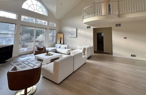 Hampton Bays House | NEW Spacious, Private Scandinavian Inspired