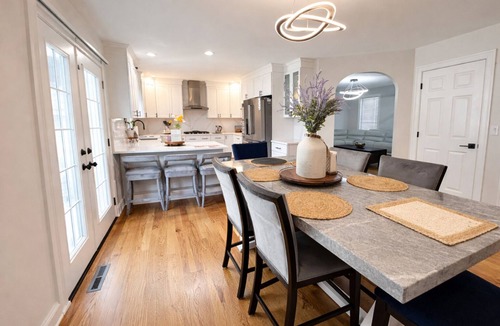 Springfield House | Newly built 3BR Luxe home with sPA bath,Chef Kitchen near Big E, Mass Mutual