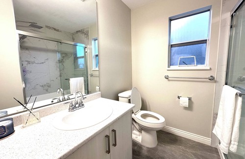 Delta House | Newly renovated 2B1B Private Suite in Ladner