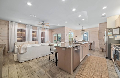 Orange Beach House | Newly Updated Coastal Beachside Bungalow | Orange Beach | Beachfront Pool | Free Parking