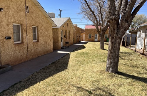 Winslow Apartment | Nice Quite Studio Apartment with Queen Bed, Full kitchen and bath near Down Town