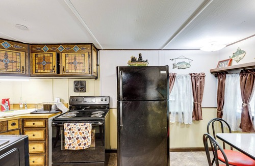 Langston Cabin | No Pet Fee! Peaceful Escape at Towner Properties
