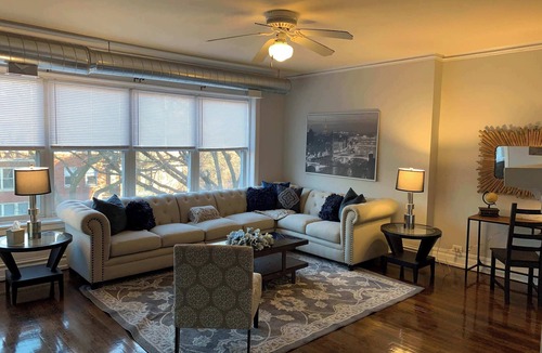 Edgewater Beach Apartment | North Chicago Home