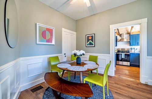 North Conway House | North Conway Adventure Hub! Walk to Shops & Dining. All New! Deck, Grill, Lawn