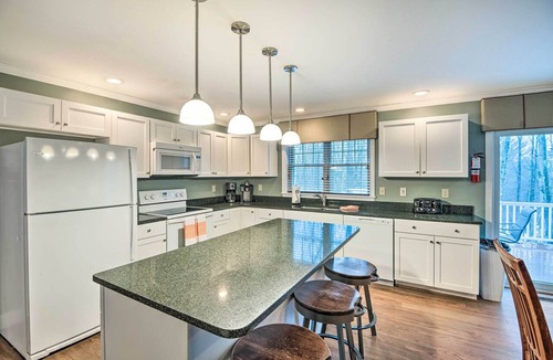 North Conway Cottage | North Conway Home ~ 2 Mi to Cranmore Mountain!