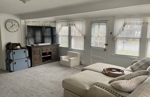 Mattituck House | North Fork Getaway! Walk to Beach