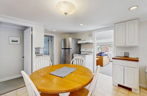 Biddeford Pool Cottage | Ocean and Sunset Views: semi private sandy beach, close to dining & Route 1
