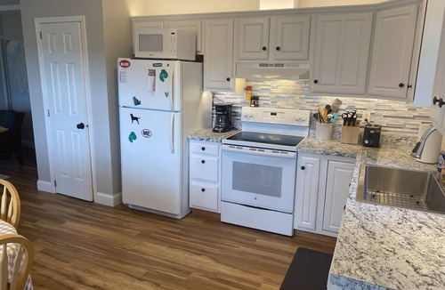 Southwest Harbor Apartment | Ocean view 4 br, huge deck with grill, walk to town, pet friendly locally owned