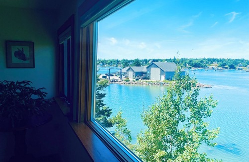 Bass Harbor House | Oceanfront Cottage 1.3 miles to Bass Harbor Lighthouse on FREE shuttle route