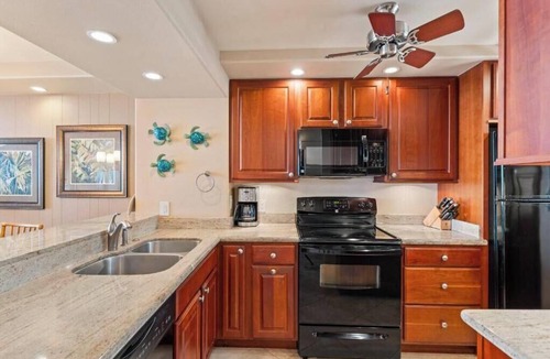 Kihei Condo | Oceanfront Oasis with Captivating Views: Royal Mauian 317 - Make Memories !