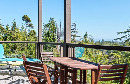 Ucluelet House | Panoramic Rainforest & Ocean Views, Fire Pit & EV Plug in Ucluelet